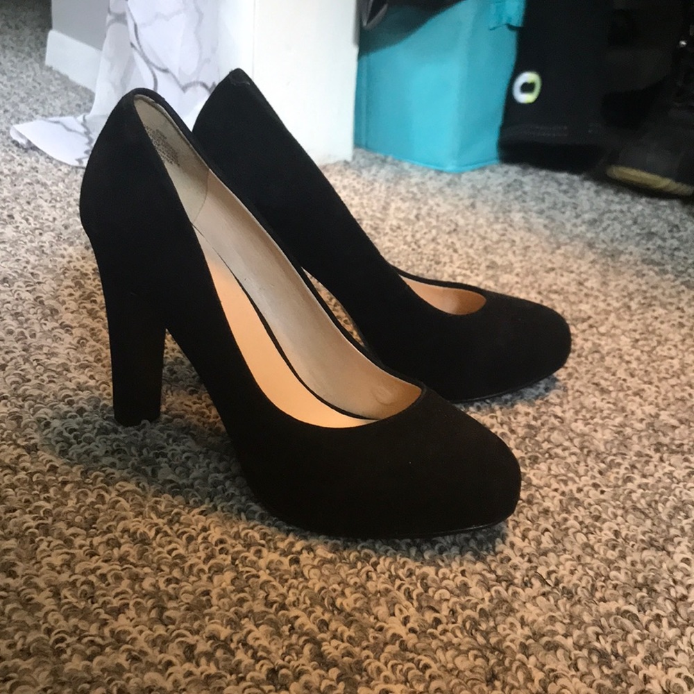 Nine West black suede heels